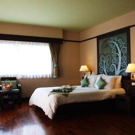 Sarita Chalet & Spa Hotel - Sha Extra Plus Bãi biển Jomtien Ngoại thất bức ảnh